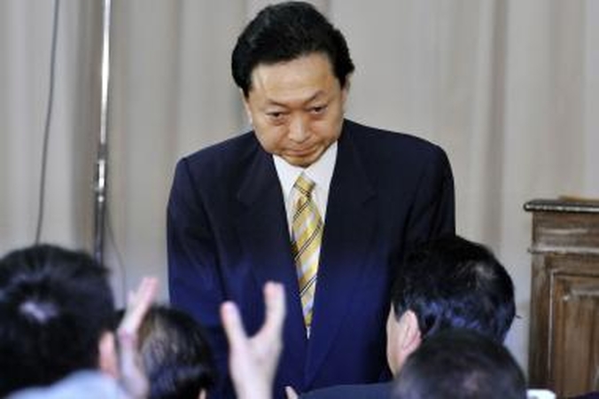 Japonijos premjeras atsistatydina po ginčo dėl JAV karinės bazės