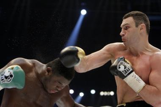 Broliai Kličko pasiruošę suremti pirštines su WBA čempionu D.Haye