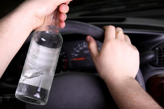 Sunkvežimį vairavęs girto instruktoriaus mokinys rėžėsi į automobilį 
