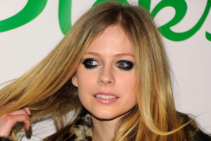 Rokerė Avril Lavigne išsiskyrė su vaikinu