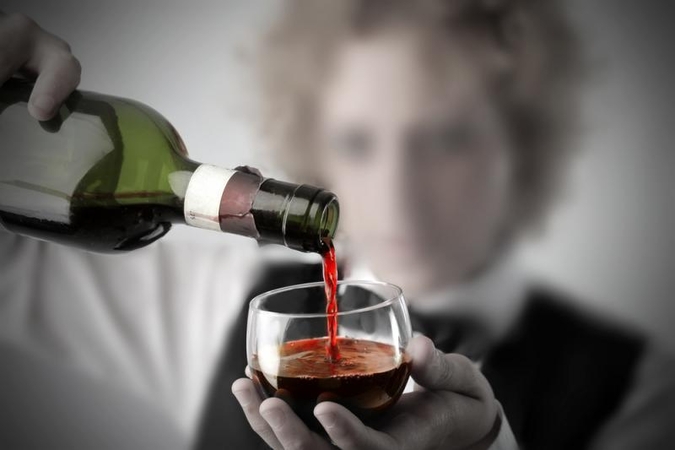 Siūloma apie alkoholio žalą skelbti ant butelio etiketės