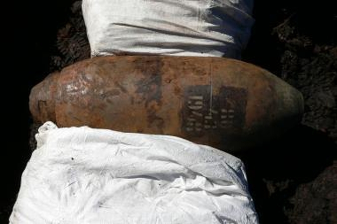 Sunaikintos durpyne rastos trys aviacinės bombos