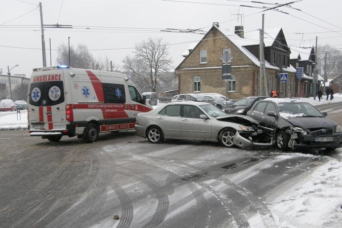Rytą per avariją Vilniuje nukentėjo dvi moterys