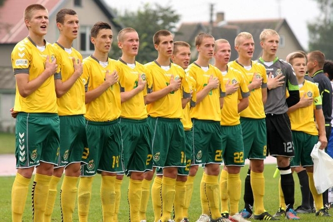 Lietuvos septyniolikmečių futbolo rinktinė sužaidė taikiai su olandais
