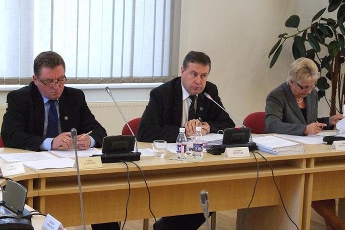 Opozicija pasišovė nuversti Šilutės rajono merą ir abu jo pavaduotojus