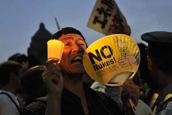 Japonijos parlamentą apjuosė protestuotojų „gyvoji grandinė“