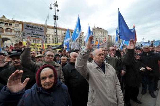Ukrainoje dėl pašalpų Černobylio padarinių likviduotojams mažinimo protestavo 2 tūkst. žmonių