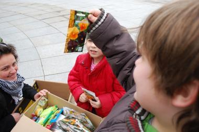 Žemės dieną "Eko karta" vilniečiams dalijo sėklas