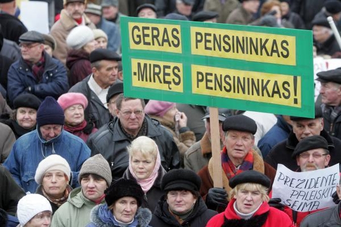 Vyriausybė siūlo pradėti ilginti pensinį amžių