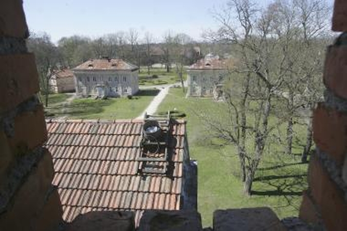 Raudondvario dvaro sodyboje šeimininkaus vaikai