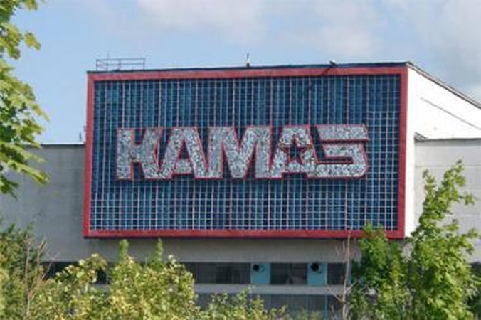 „Daimler" taikosi į „Камaz"