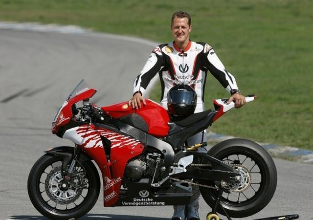 Legendinis M.Schumacheris sugrįžo į trasą