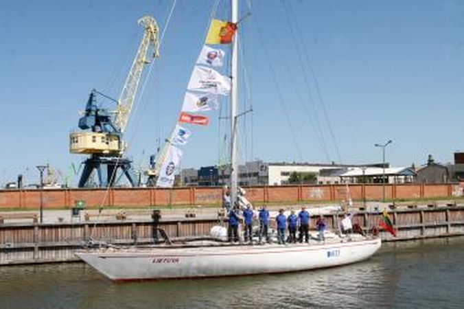 „Lietuva“ pakėlė bures į regatą "The Tall Ships Races“