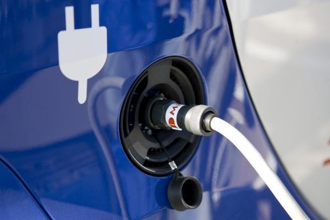 EK rems elektromobilių įkrovimo tinklo plėtrą 