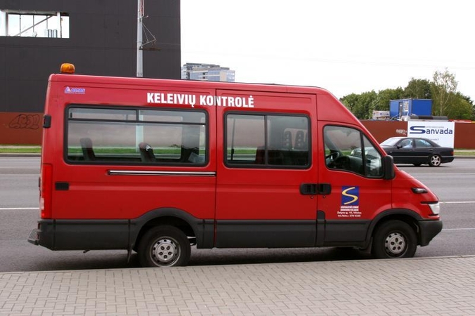 Be bilietėlių važiavusius paauglius sumušė kontrolieriai?