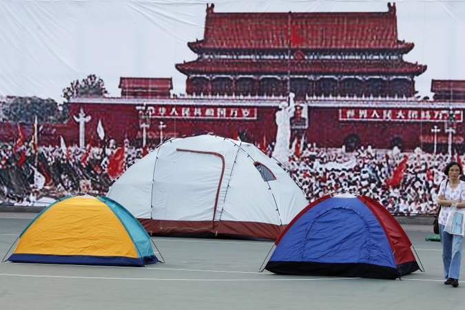 Minint Tiananmenio aikštės įvykių metines joje susirinko tūkstančiai turistų