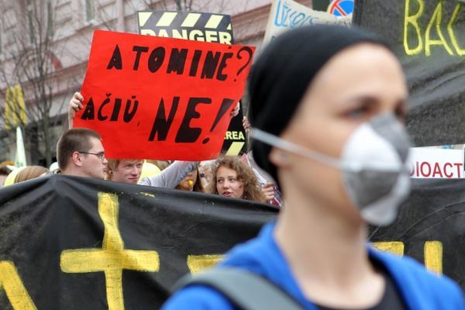 Eitynėse prieš AE statybas - 300 žmonių