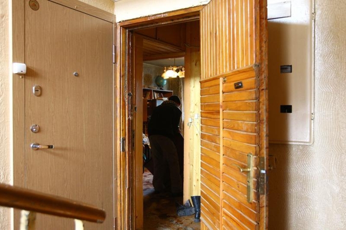 Kauno daugiabutyje degė lova: vyras žuvo, moteris apsinuodijo dūmais