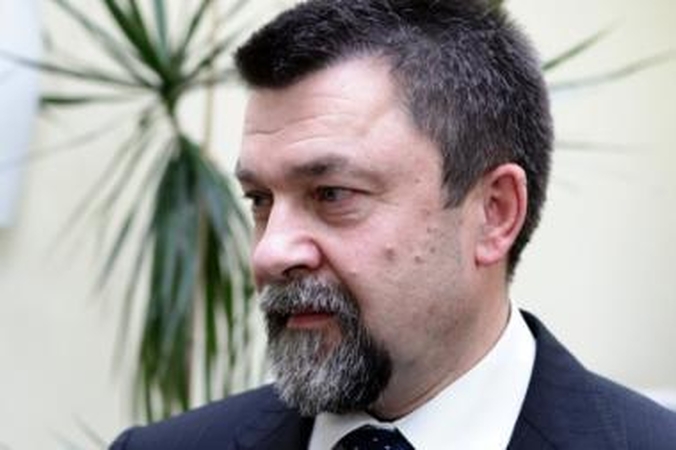 Vaikams cigaretę davusius asmenis siūlo sodinti į kalėjimą