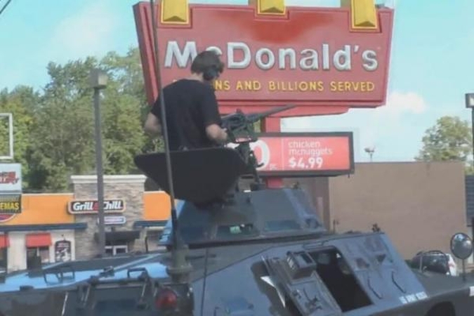 Pramoga Rusijoje: šarvuočiu „McDonalde“ nieko nenustebinsi