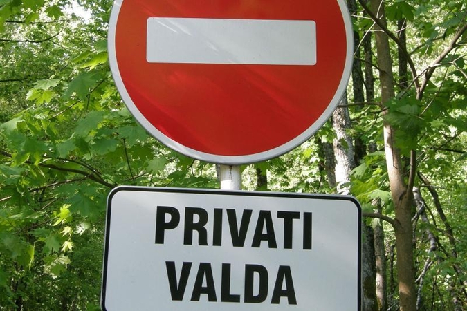 Niekur nedirbanti kaunietė teismui turės paaiškinti, kaip įsigijo du žemės sklypus