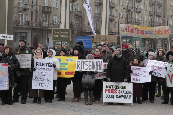 Prie Seimo vėl piketuota prieš skalūnų dujas