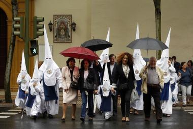 Sevilijoje dėl smarkios liūties atšauktos Didžiojo penktadienio procesijos