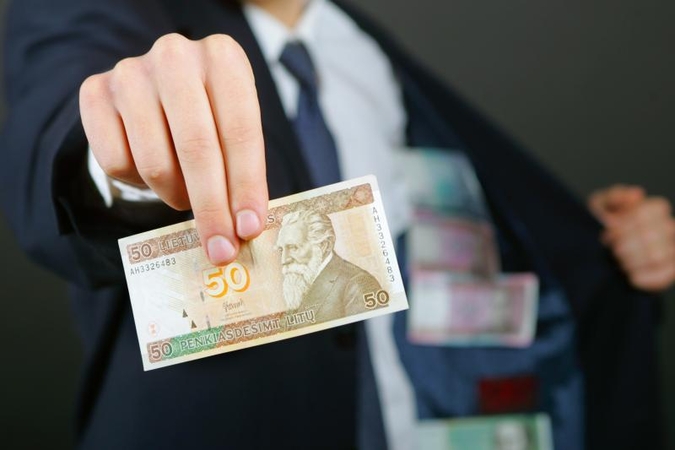 Valstybė advokatams skolinga daugiau nei pusantro milijono litų