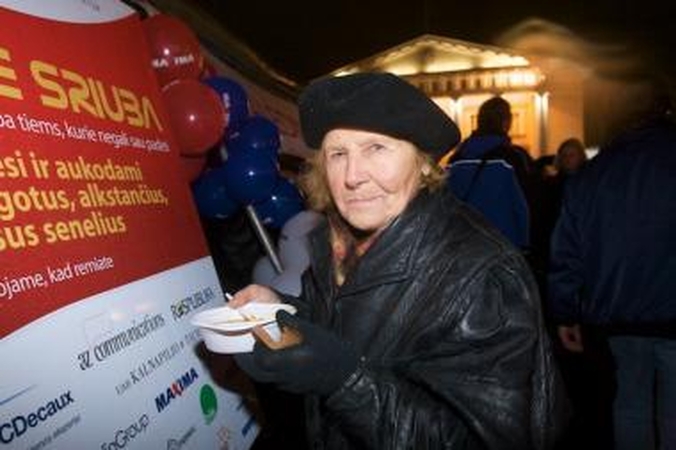 Kalėdinė sriuba prie žibančios Rotušės eglės