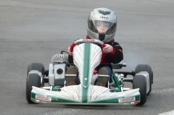 Pirmieji „Formulės mini“ dalyviai išbandė gokartus