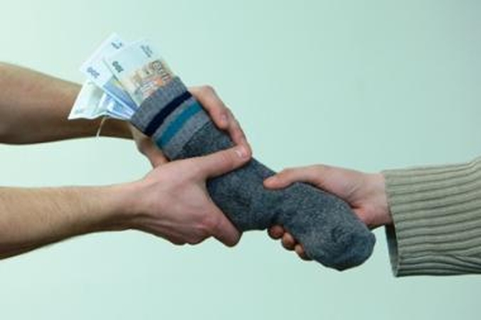 Galinčiųjų taupyti mažėja