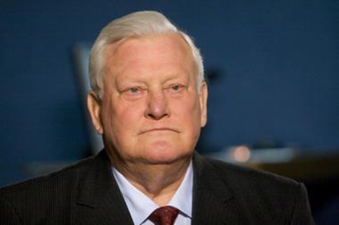 Dėl A.M.Brazausko mirties Lietuvoje skelbiamas trijų dienų gedulas