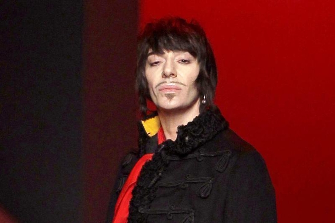 Johno Galliano Paryžiuje laukia teismas dėl rasizmo