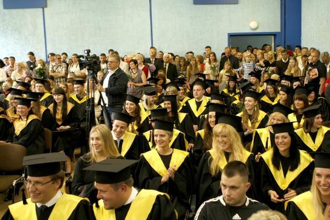 83-ejų palangiškis tapo vyriausiu universiteto absolventu