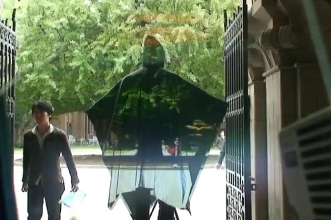 Naujas nuo žmogaus akies paslepiantis apsiaustas