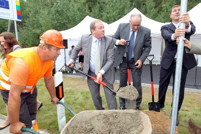 8 mln. pabrangęs aplinkkelis tiesiamas neturint pinigų
