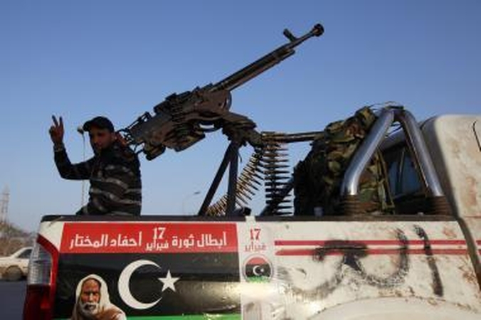 Libijos sukilėlių žygį į sostinę M.Kadhafi pajėgos sustabdė prie Sirto
