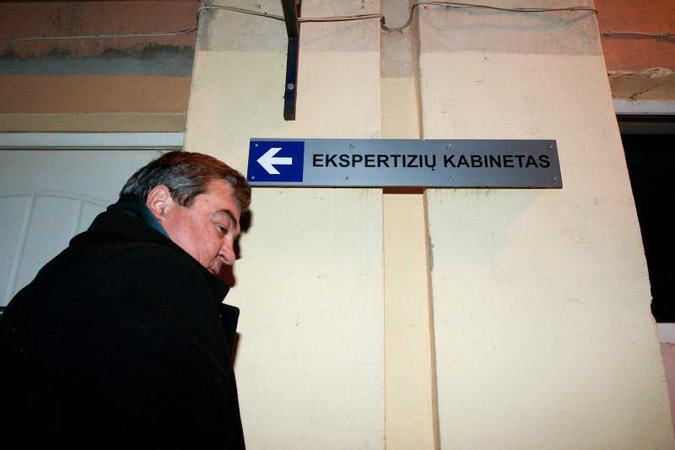 Apgirtęs Centro seniūnas su tarnybine mašina sukėlė avariją