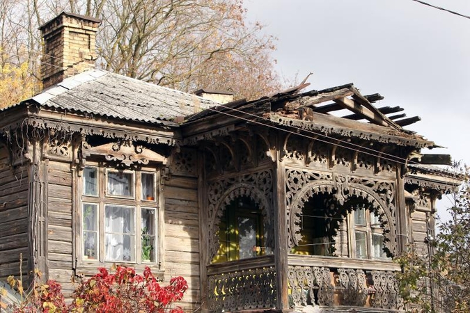 Unikalus pastatas Užupyje nyksta, biurokratai skėsčioja rankomis
