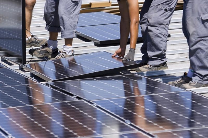 Tarp gavusių leidimus saulės elektrinių plėtojimui - verslo elitas