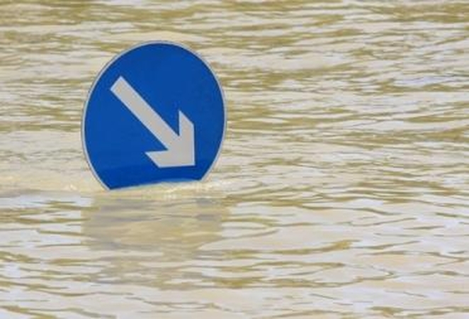 Kinijoje sugriuvus tiltui 51 žmogus žuvo, 15 dingo be žinios