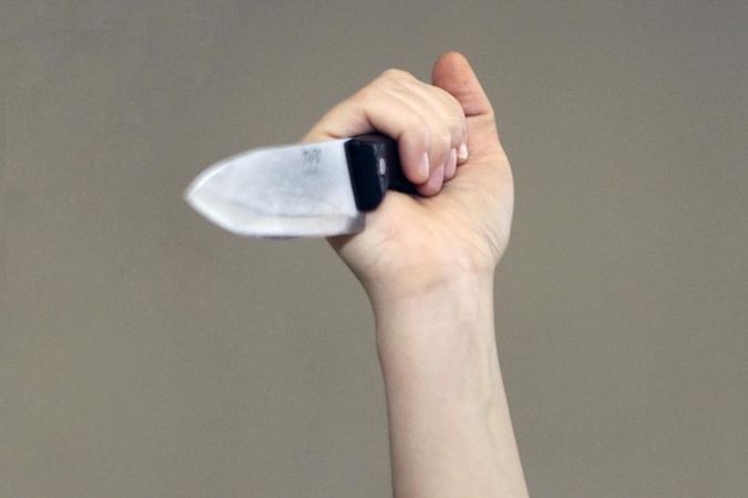 Vyrą peiliu sužalojusi klaipėdietė pakliuvo į areštinę