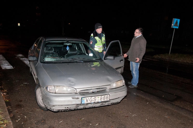 Grigiškėse neblaivus vairuotojas partrenkė moterį