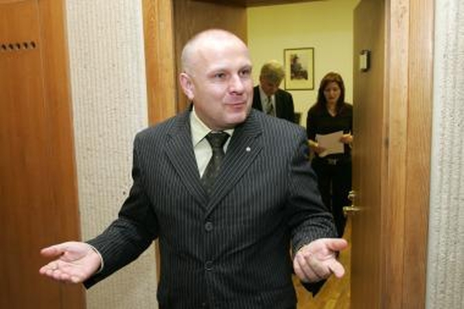 R.Ačą Seime gali pakeisti teisiamas E.Lementauskas (papildyta)