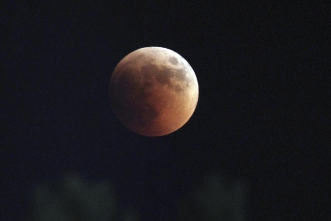 Mėnulis jaunesnis nei lig šiol manyta