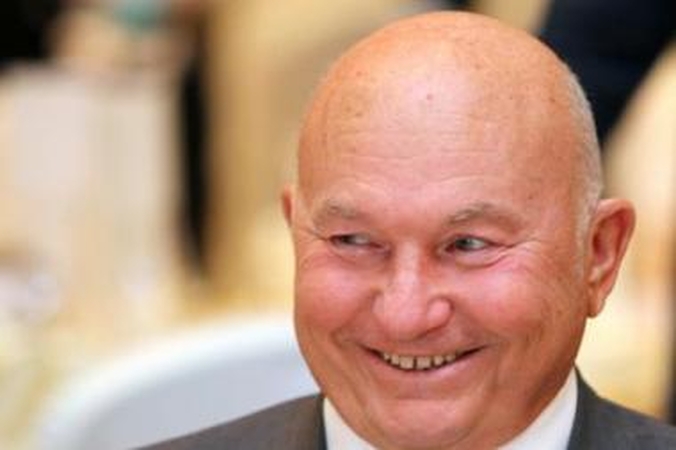 Maskvos eksmeras J.Lužkovas neketina išvykti iš Rusijos