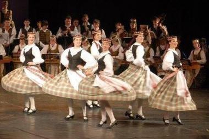 Kalėdinė nuotaika - liaudies dainose ir šokiuose