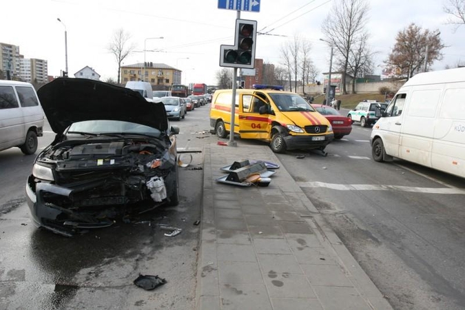 Per susidūrimą su dujų avarinės tarnybos automobiliu nukentėjo kūdikis