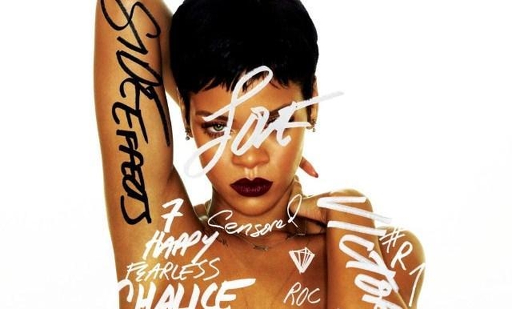 Provokuojanti ir drąsi: Rihanna apsinuogino naujo albumo viršeliui