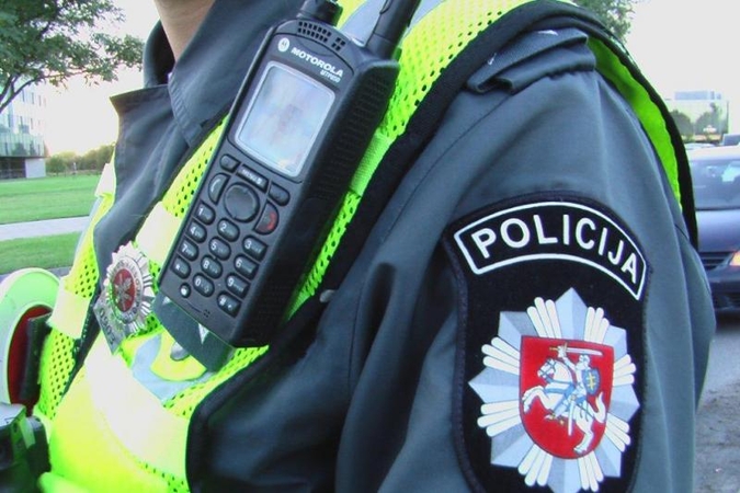 Pakruojyje nestabilios psichikos asmuo sužalojo policininką